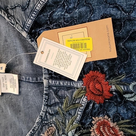 Tru Luxe Jeans Embroidered top - Picture 5 of 5